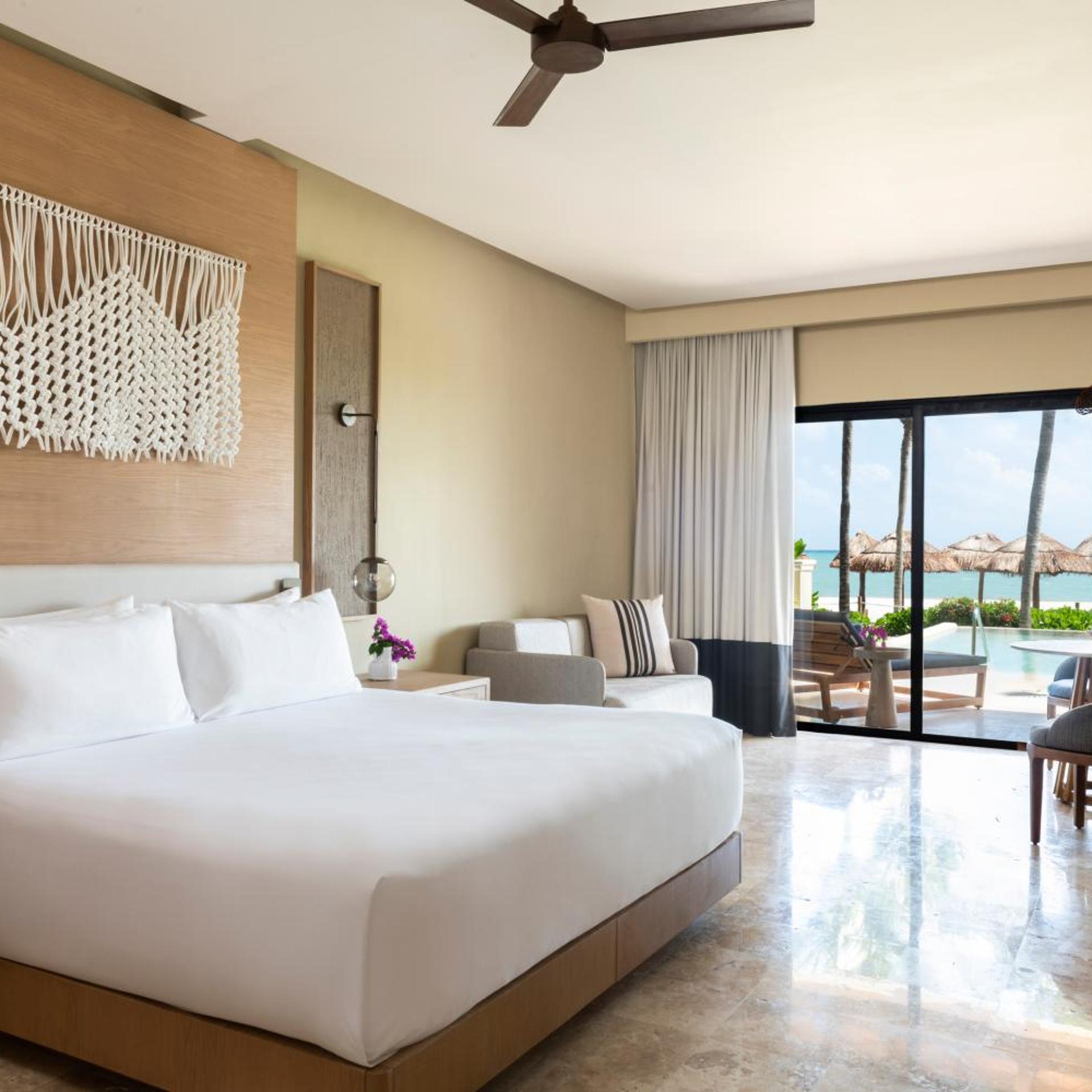 Swim Out, Junior Suite, King Bed, Ocean Front