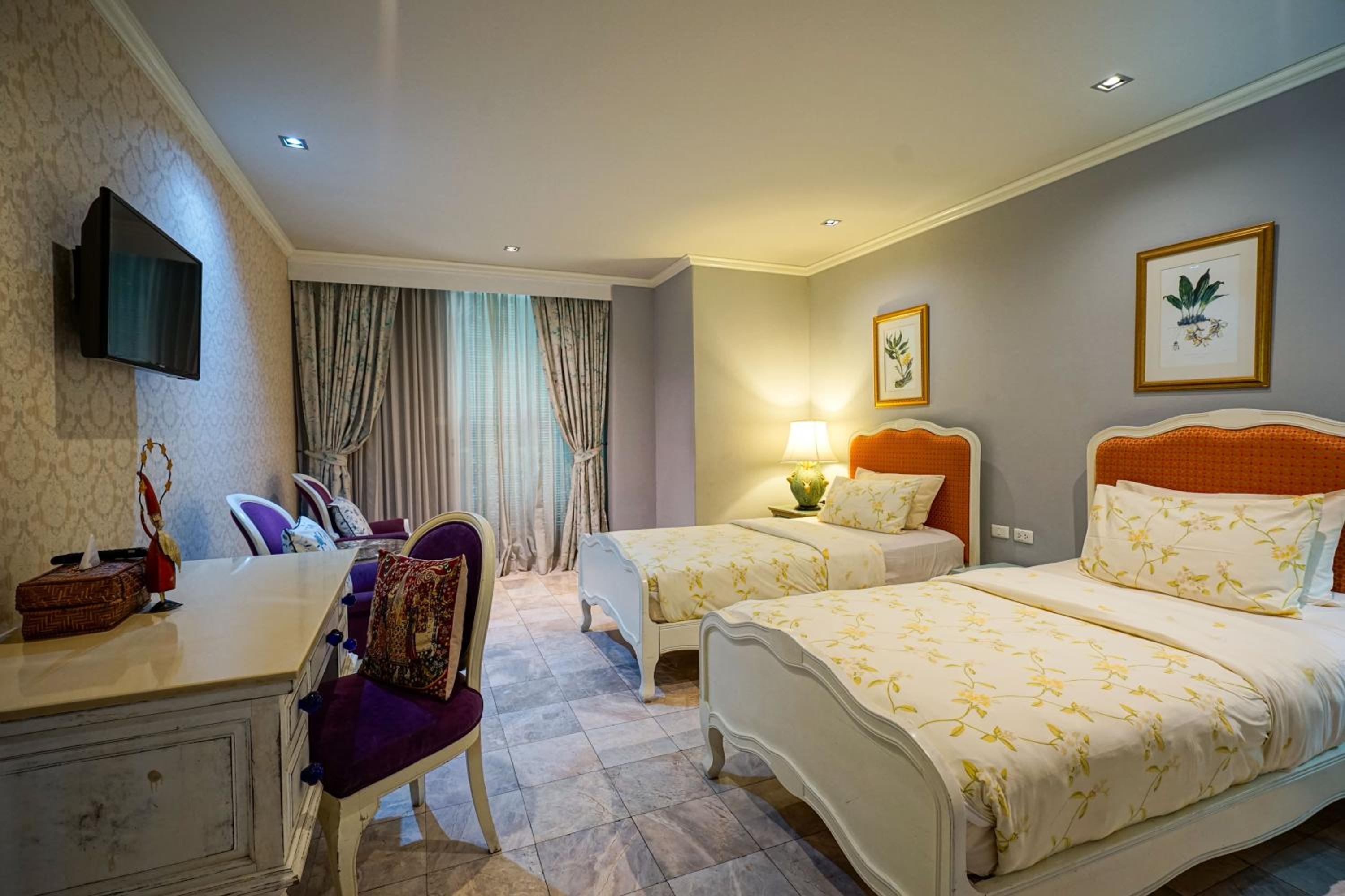 Superior, Double or Twin Bed, City View