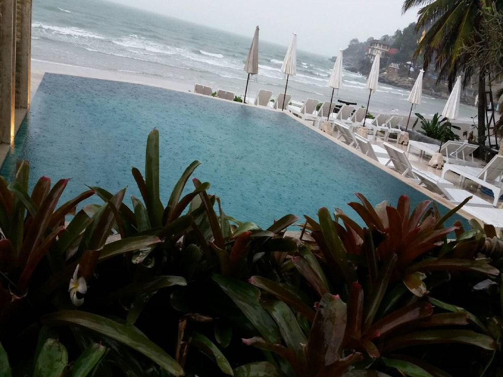 Nern Chalet Beachfront Hotel 62/74