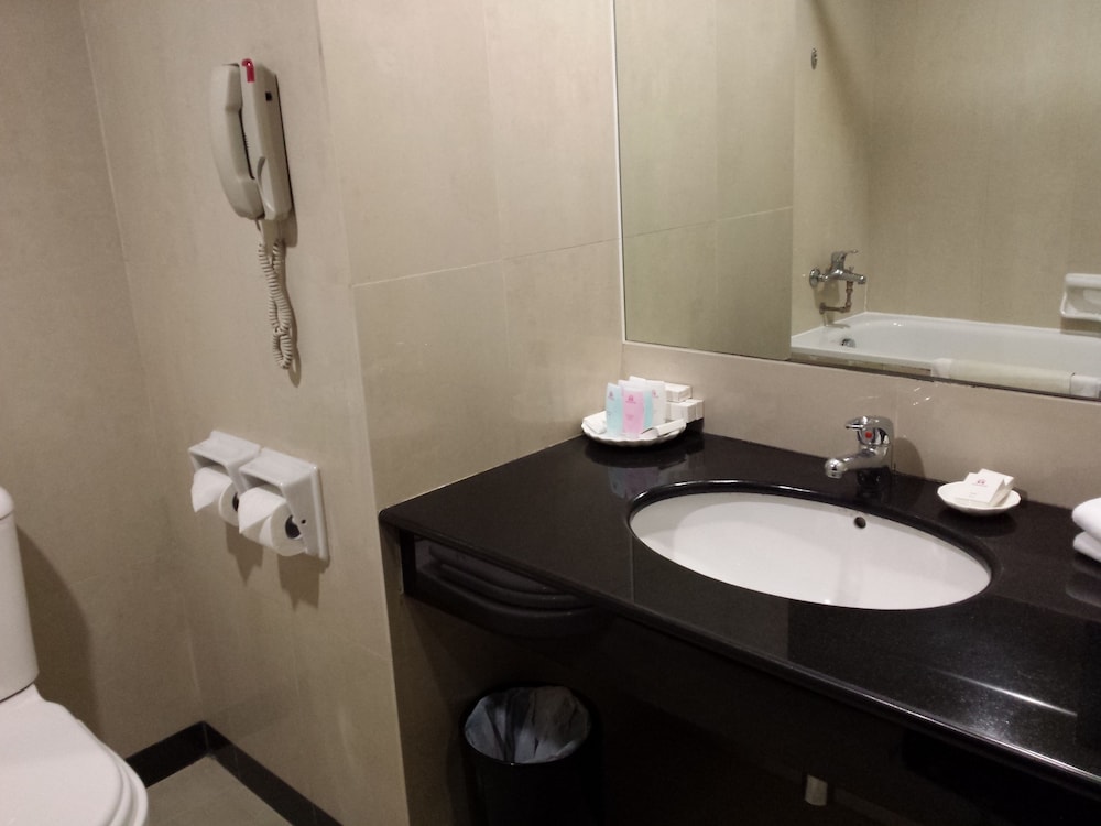 Hotel Royal Singapore 69/70