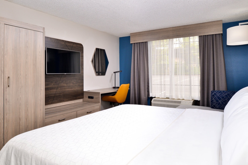 Holiday Inn Express Winston Salem Downtown West 20/56