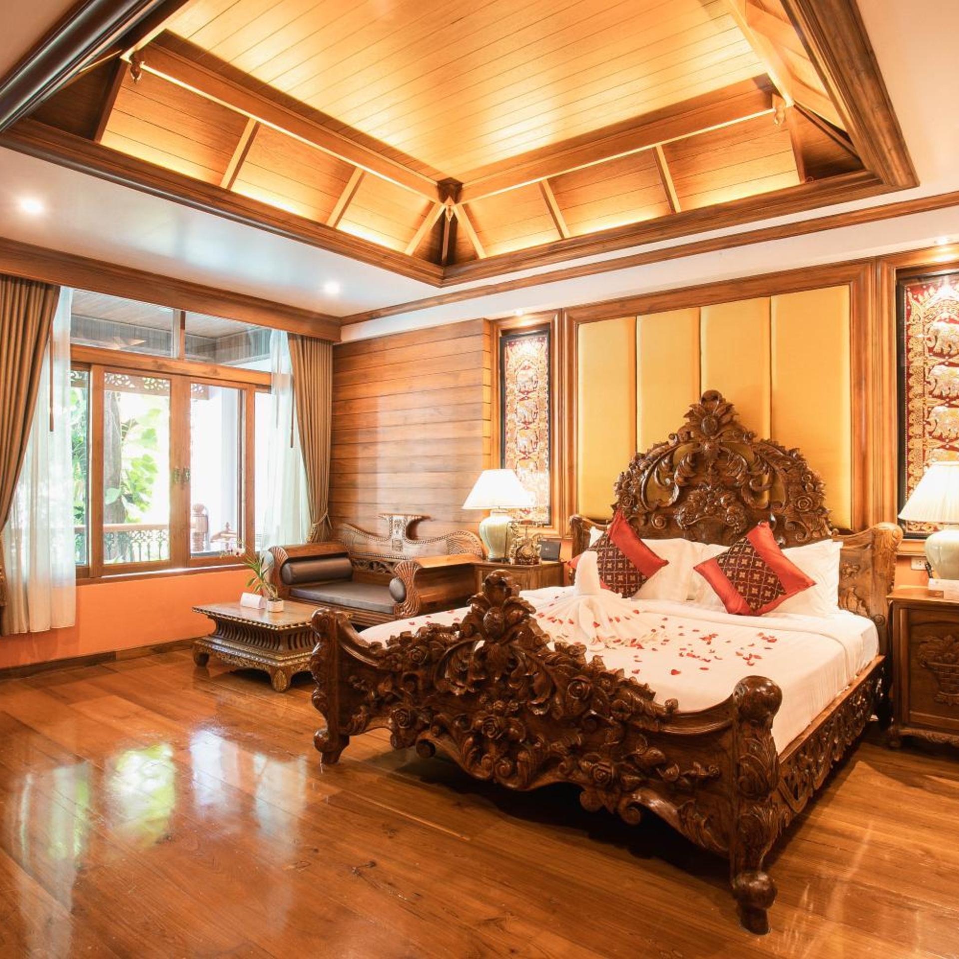 Executive, Suite, King Bed, Pool Access
