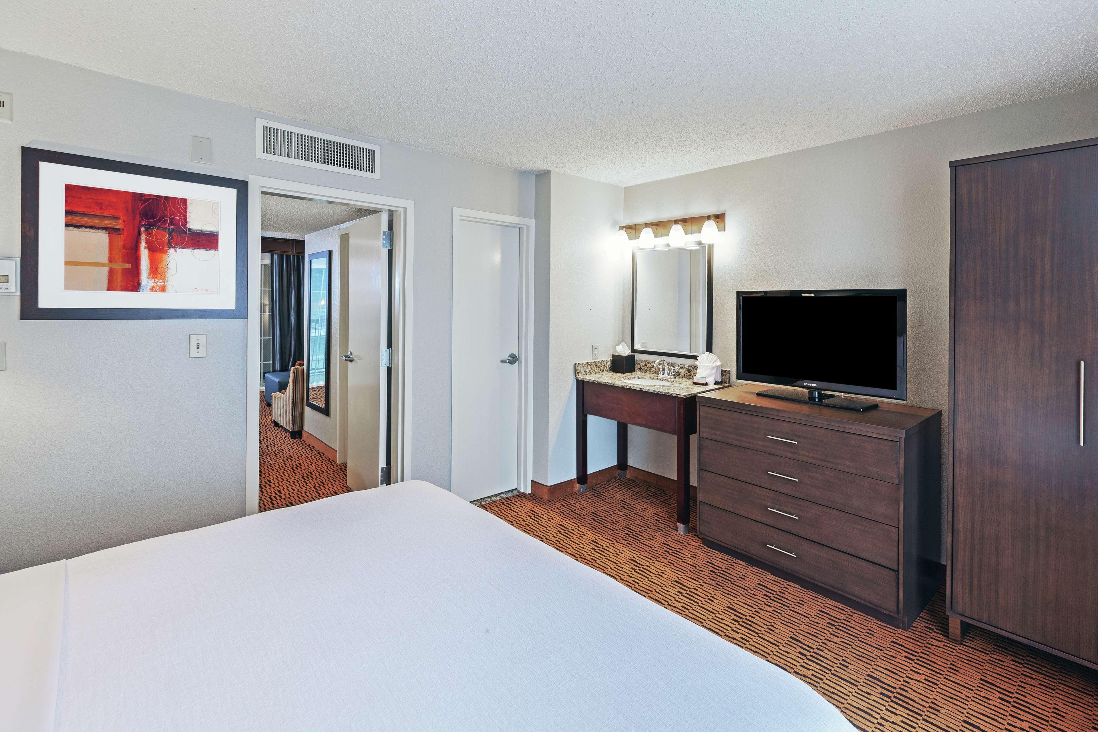 2 ROOMS, SUITE, KING BED