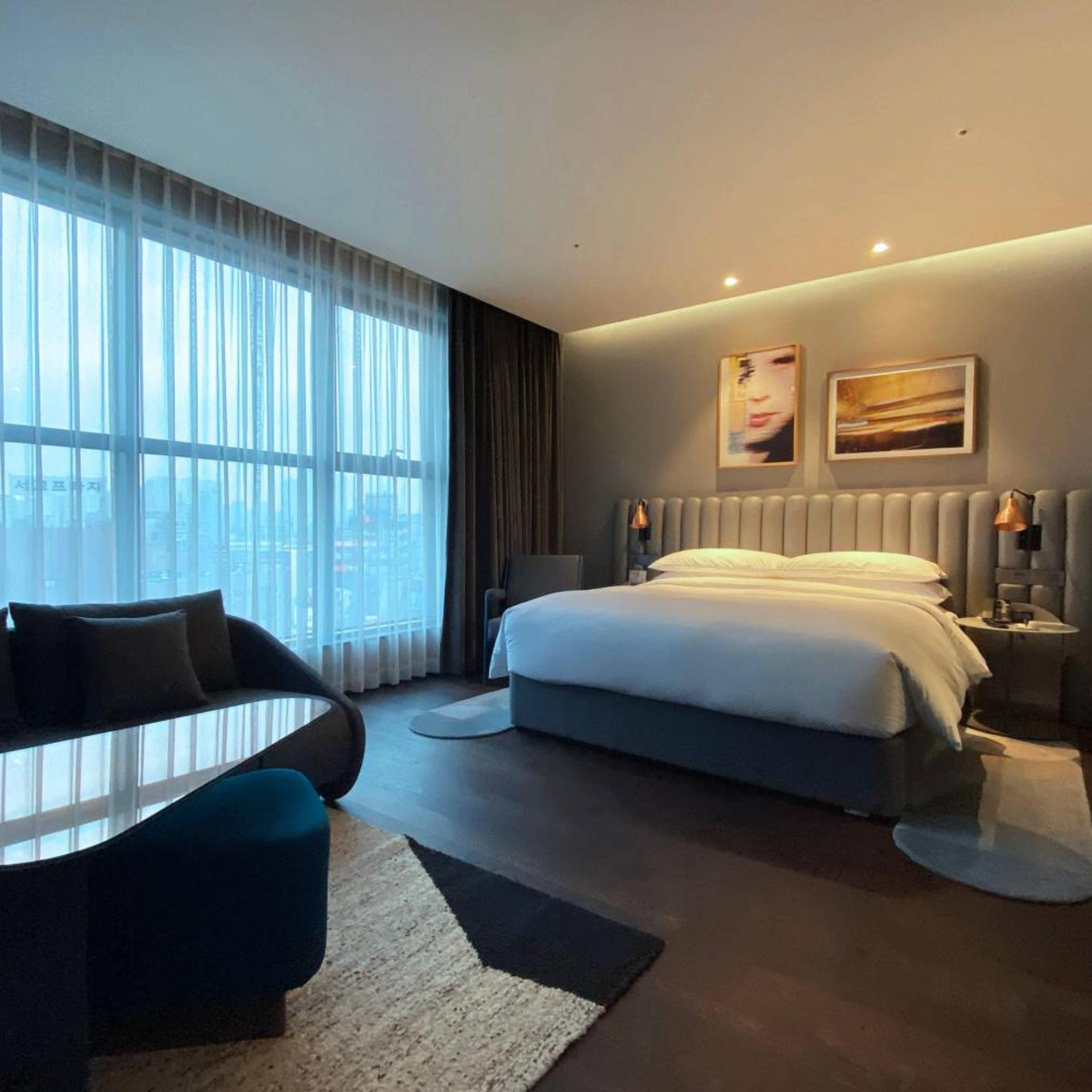 1 Bedroom, Director, Suite, King Bed, City View
