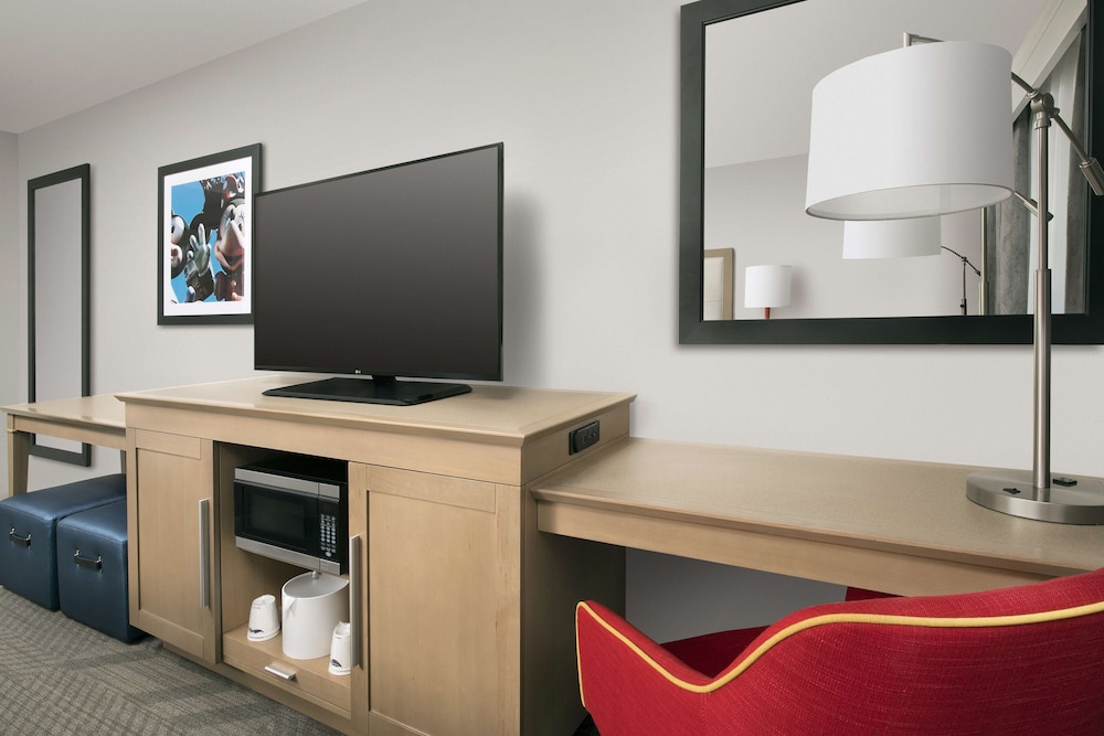 Hampton Inn & Suites Anaheim - Garden Grove 37/44
