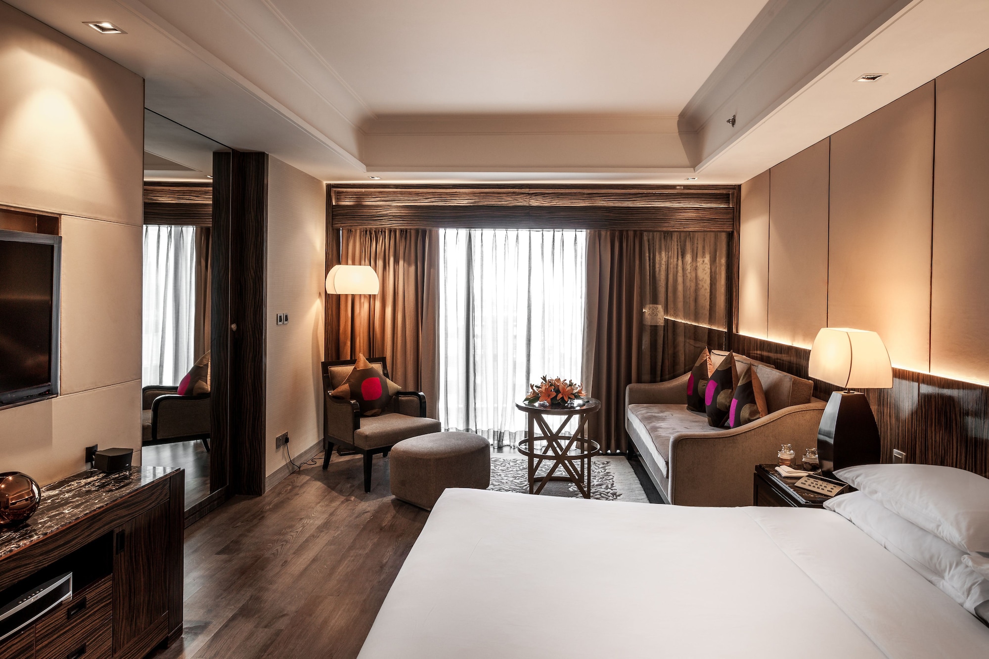 Club, King Bed