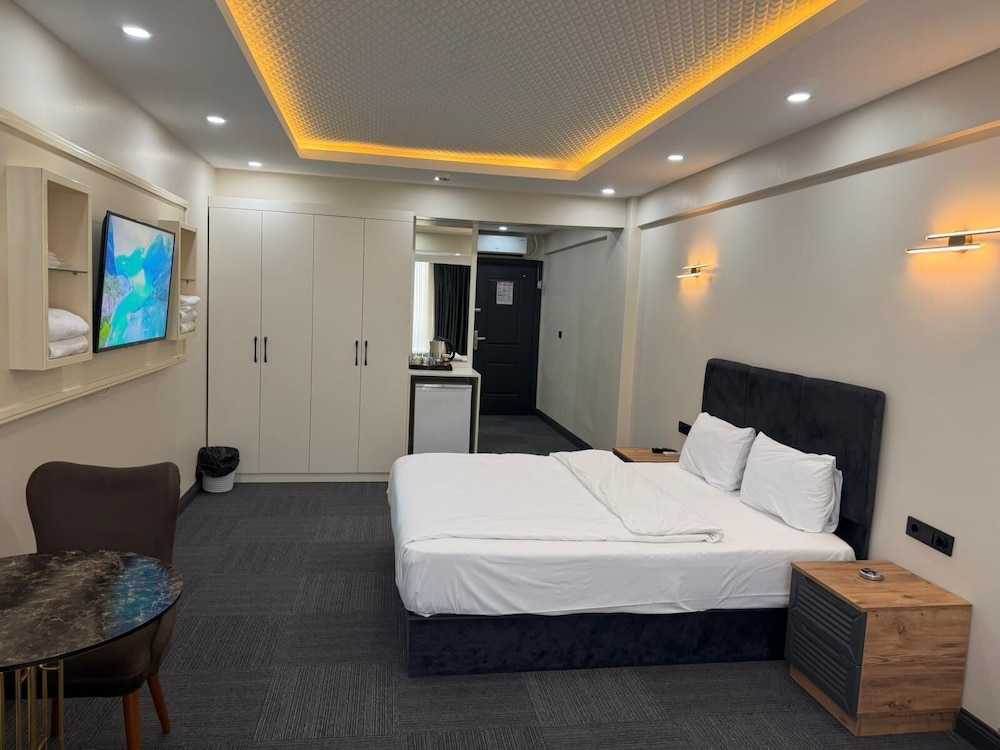 Lily Airport Otel 14/45