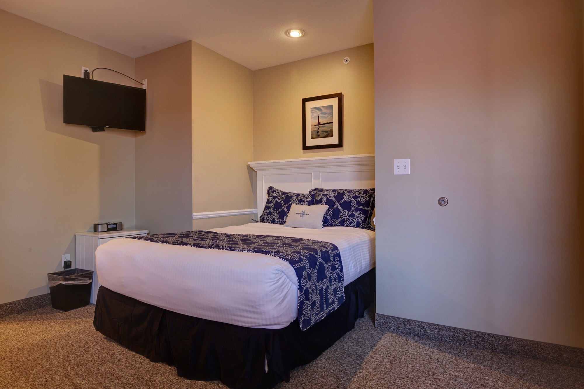 Standard, Queen Bed, No Jetted Tub