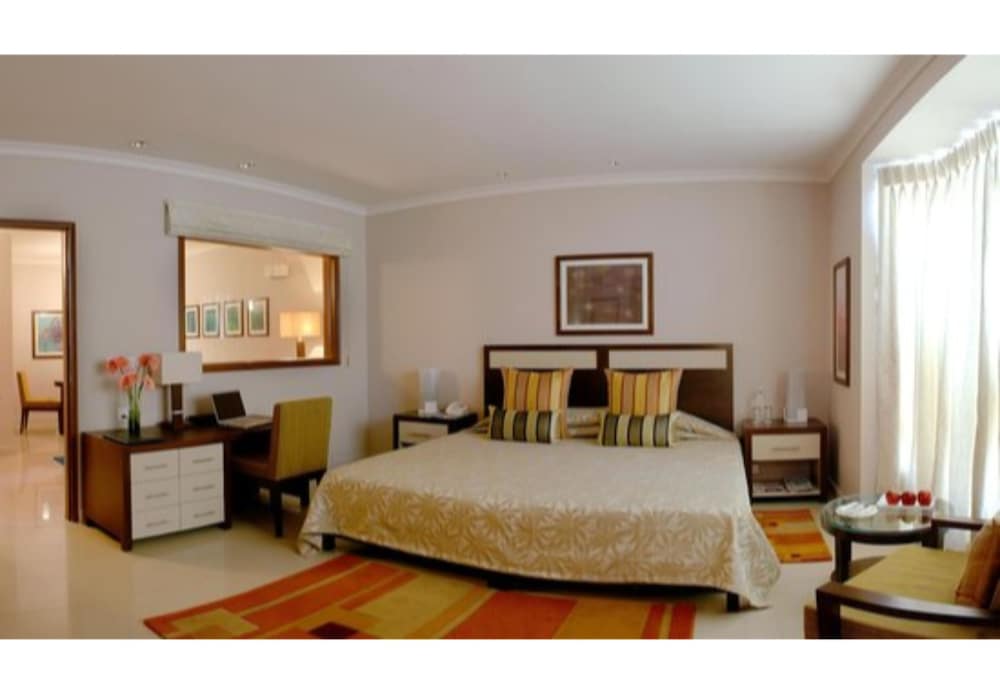 Sarovar Portico Surajkund Faridabad 18/38
