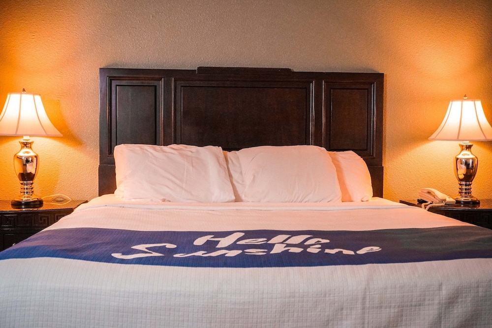 American Inn and Suites Dundee (ex Days Inn and Suites) 11/31