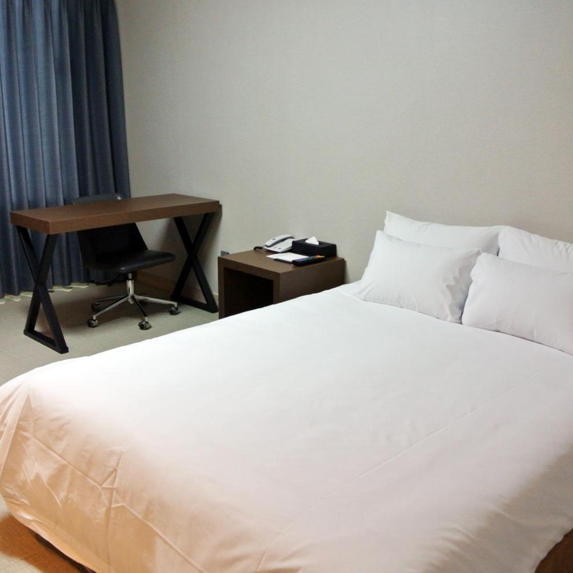 ROOM, DOUBLE BED