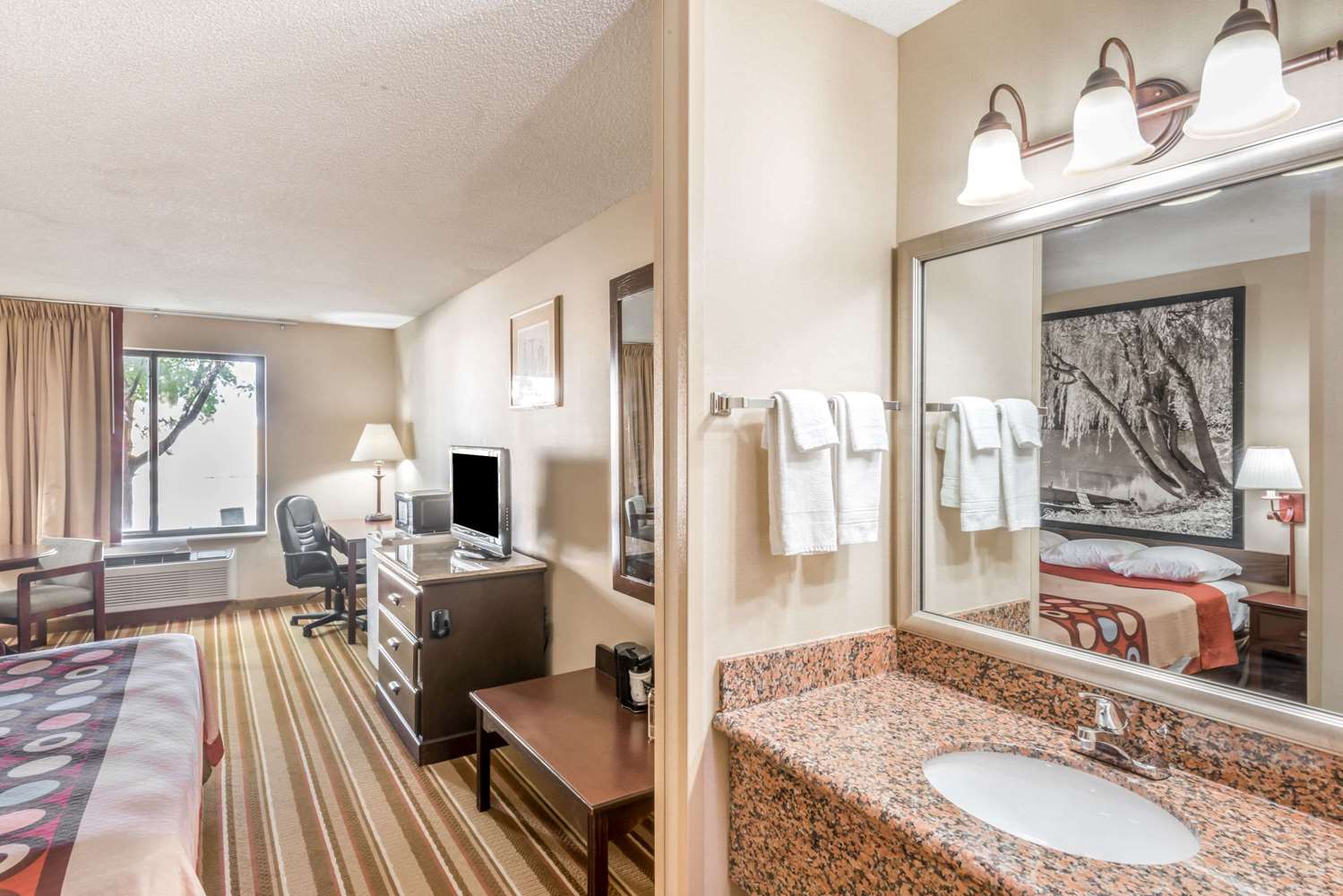 Super 8 By Wyndham Salina I-70 27/29