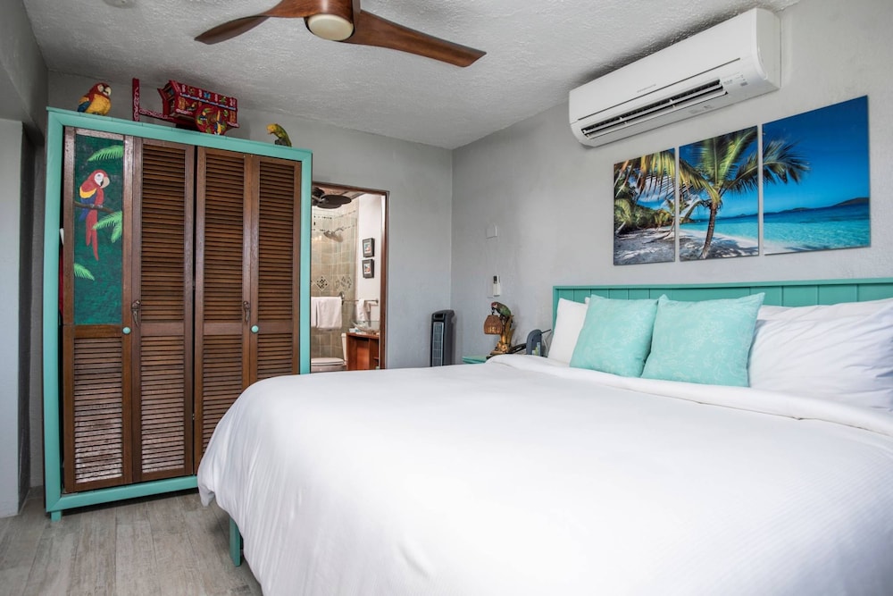 1 Bedroom, Condo, King Bed, Point Pleasant Resort 2/6