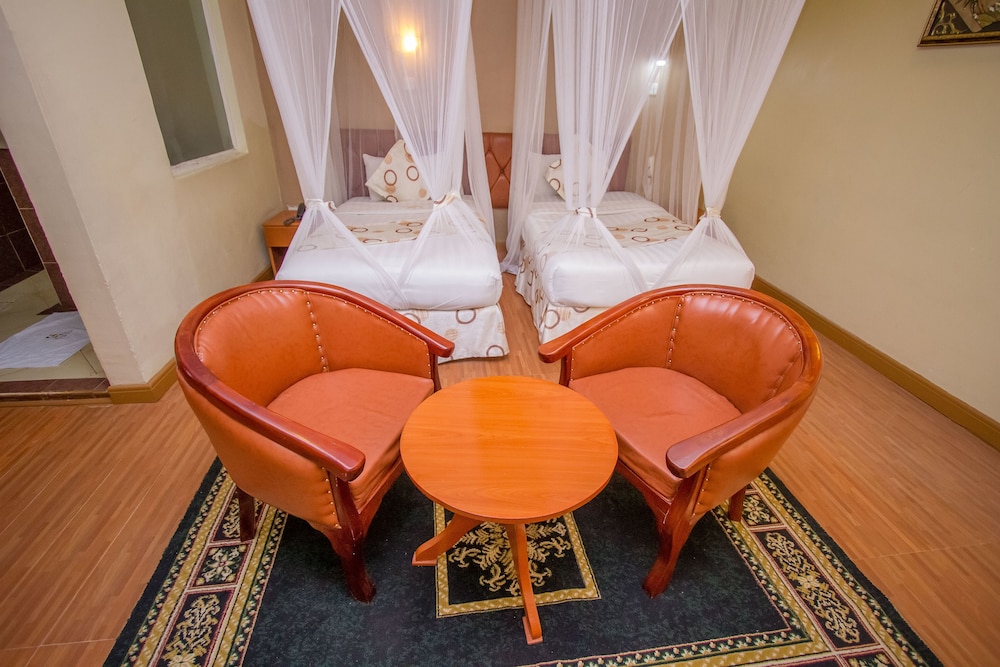 Hillcourt Resort Spa 67/76
