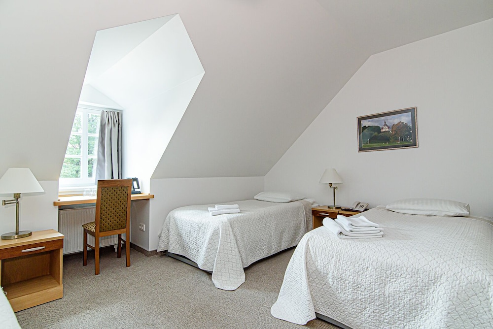 ROOM, TRIPLE
