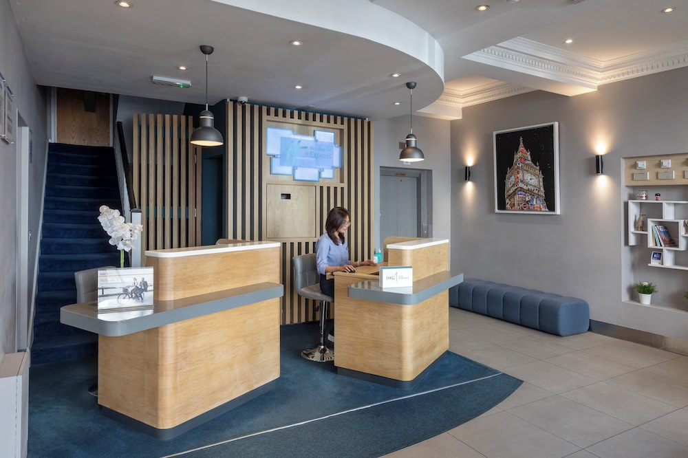 Holiday Inn Express London - Victoria by IHG 9/69