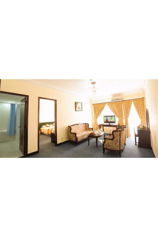 Royal Hotel 13/30
