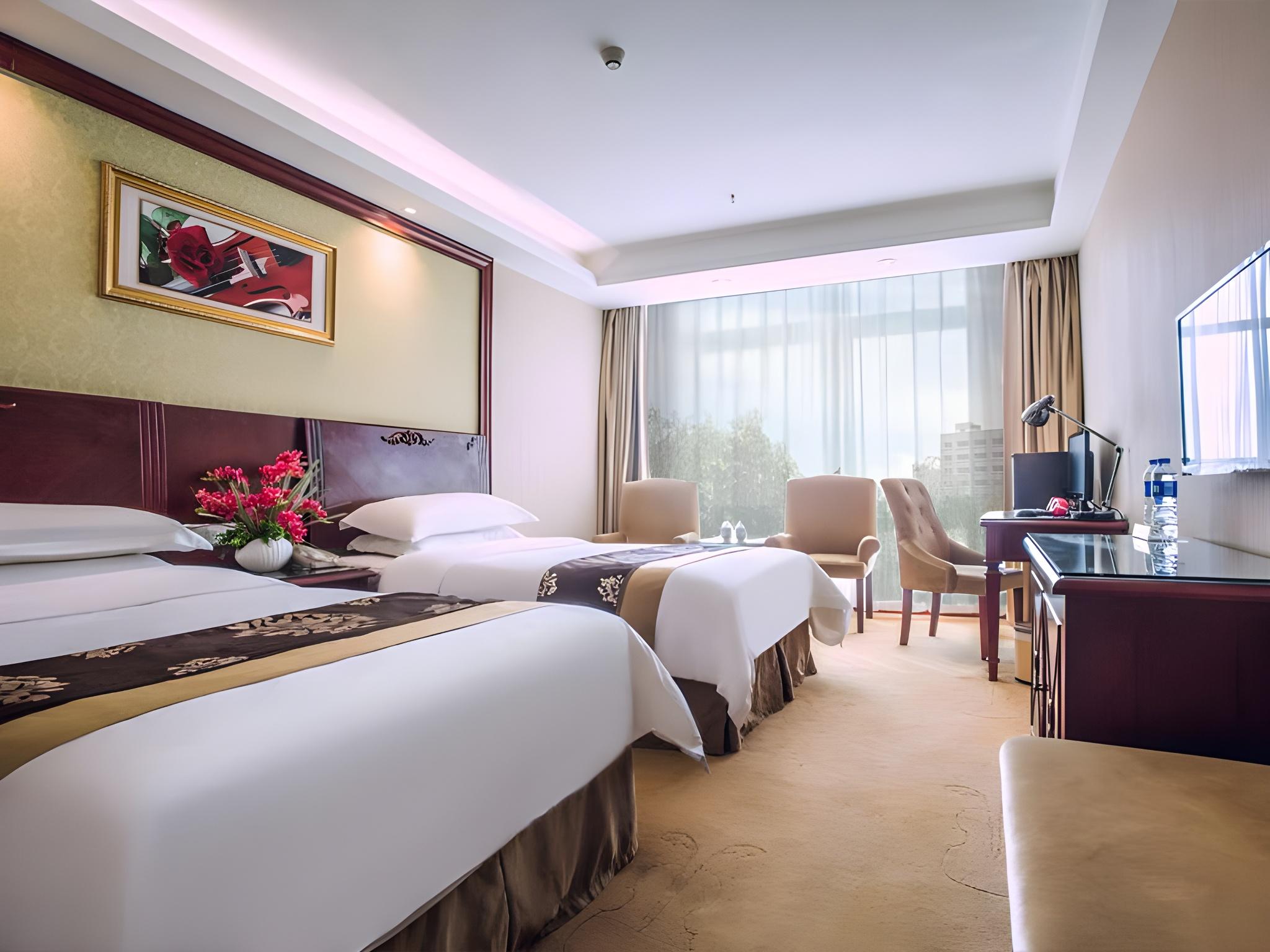 Vienna International Hotel (Huizhou South Railway Station, Wanda Plaza) 20/35