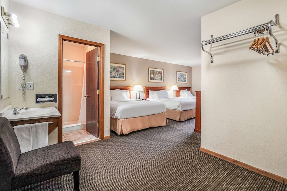 Americas Best Value Inn Marquette 10/46