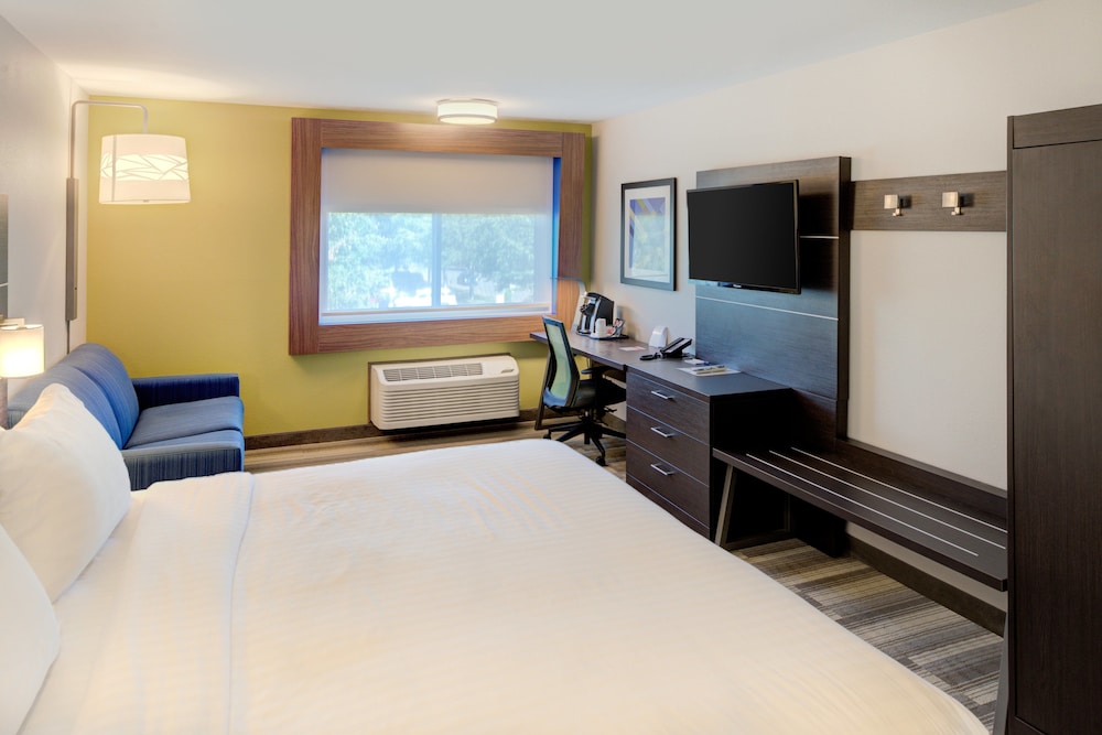 HOLIDAY INN EXPRESS NEWBERG - WINE COUNTRY 18/60