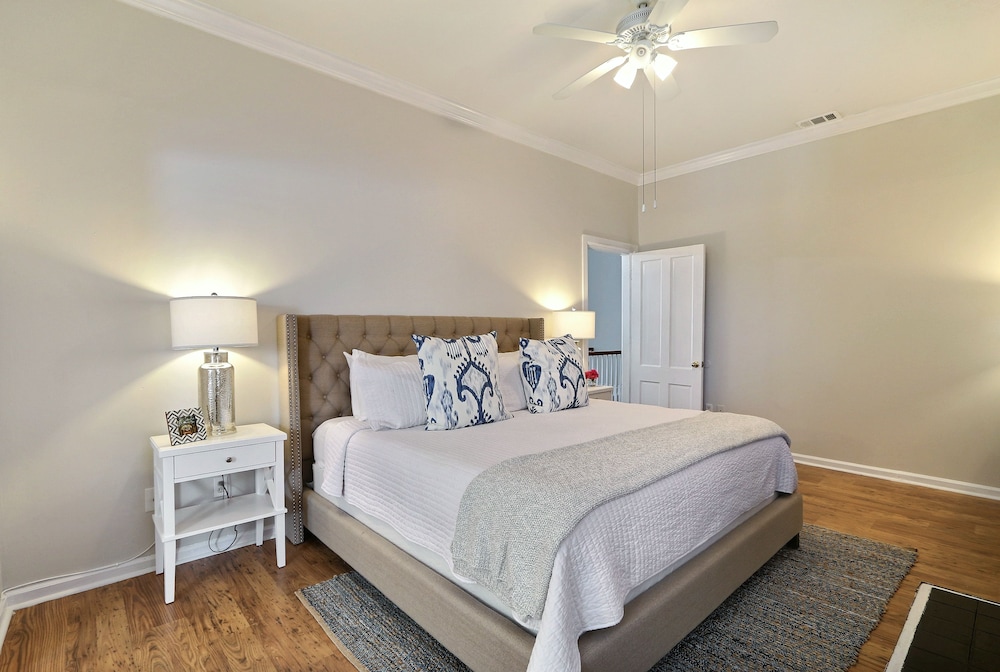 Gallery Stays - Parkside Manor 8/52