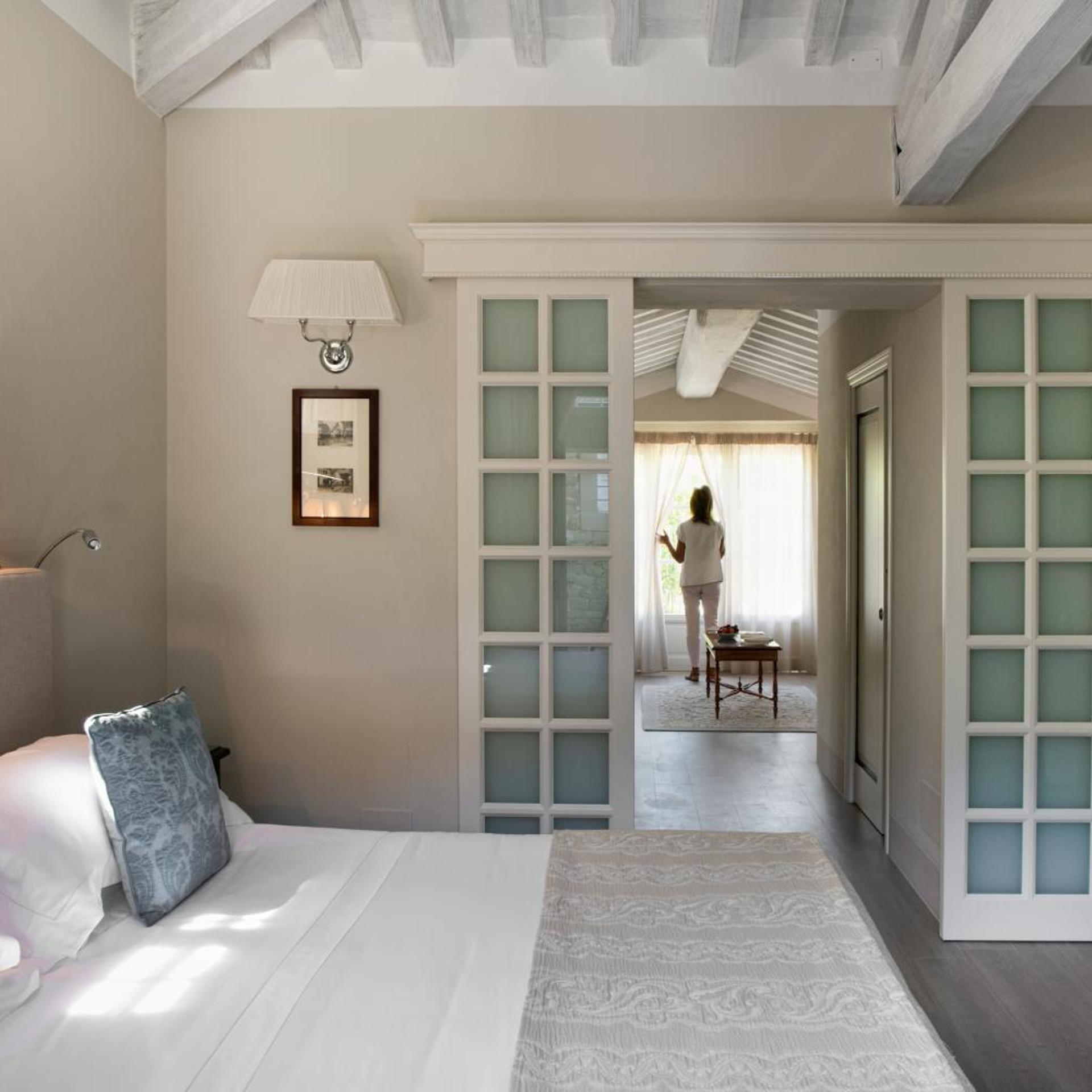 Courtyard, Suite