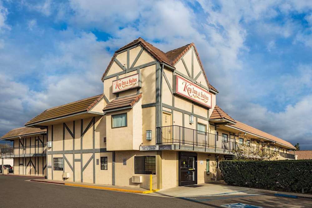 Lemon Heights Inn 7/58