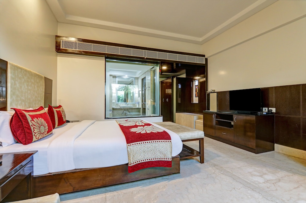 LUXURY, KING BED