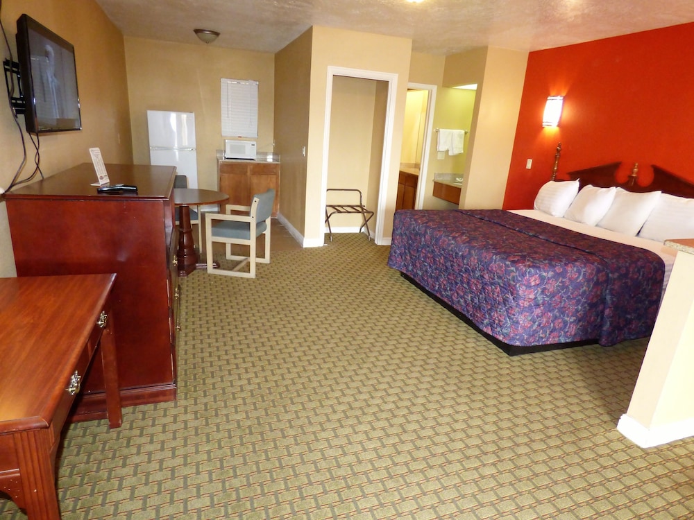 Economy Inn Suites 13/23