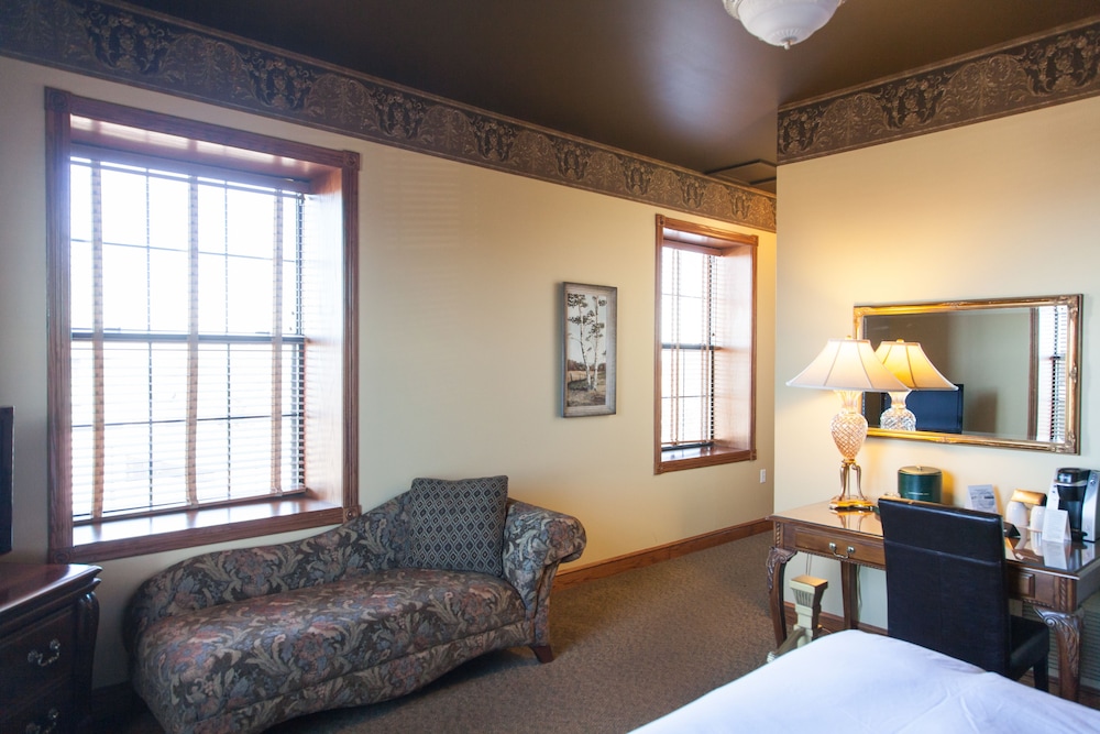 Landmark Inn 32/58