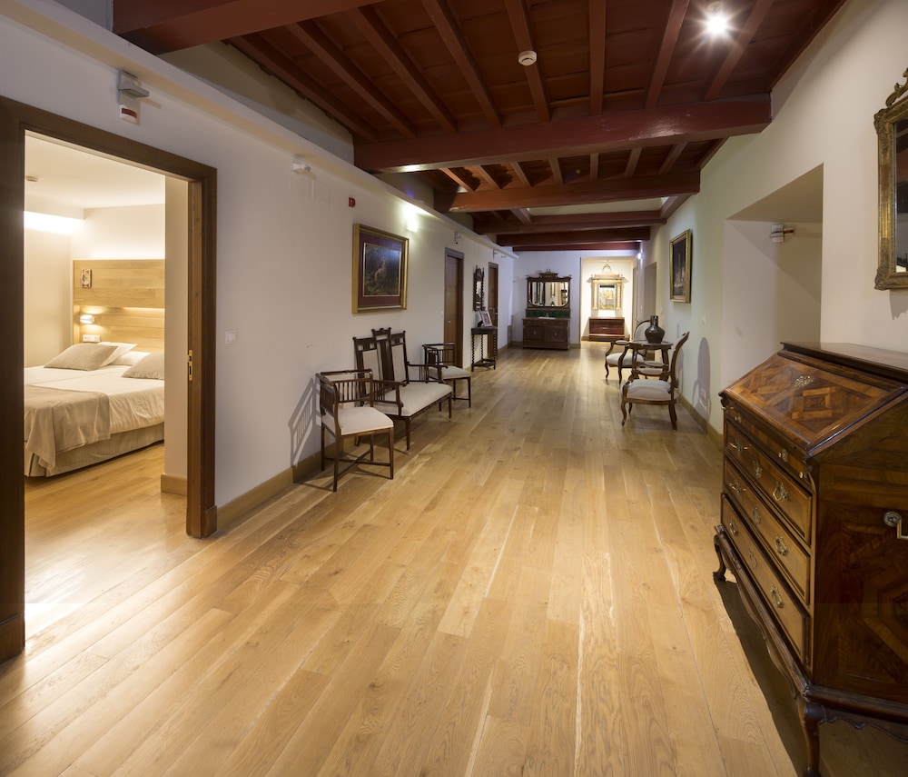 Real Colegiata San Isidoro Hotel 52/72