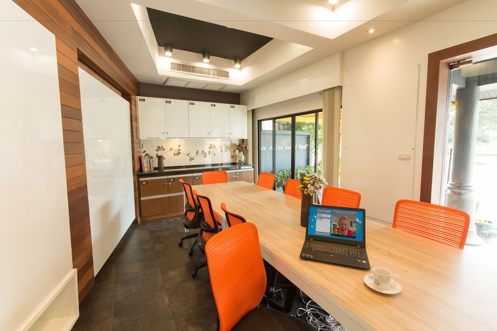 Hub53 Coworking & Coliving Space 25/31