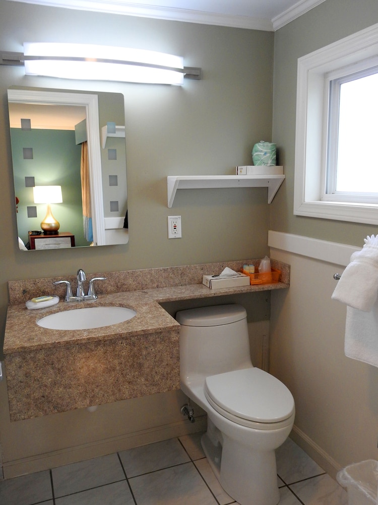 Seacoast Inn 35/36