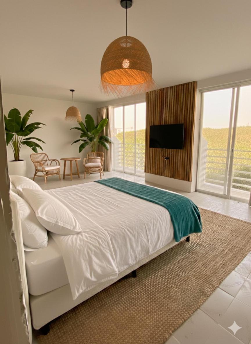 Junior Suite, King Bed, Garden View