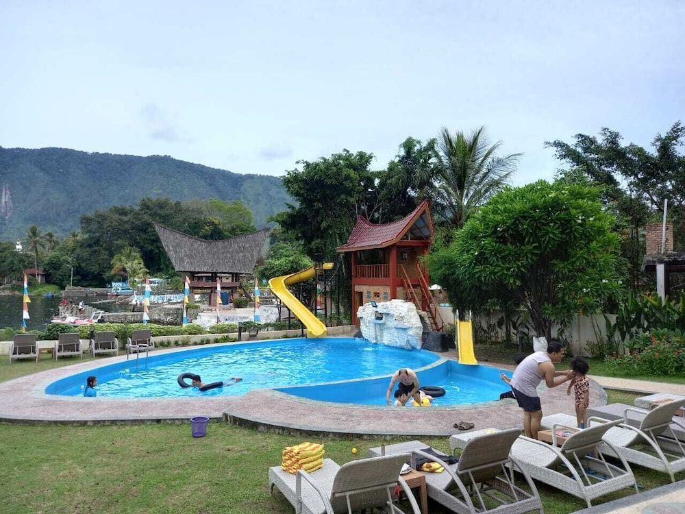 Zoe's Paradise Waterfront Hotel 36/39