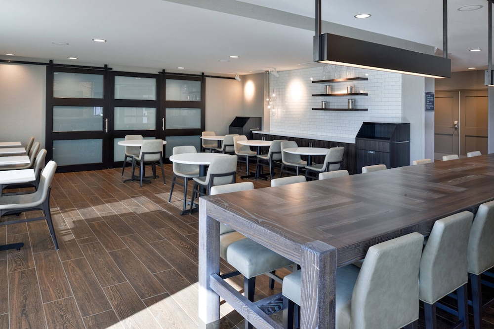 Residence Inn by Marriott Bakersfield West 35/42