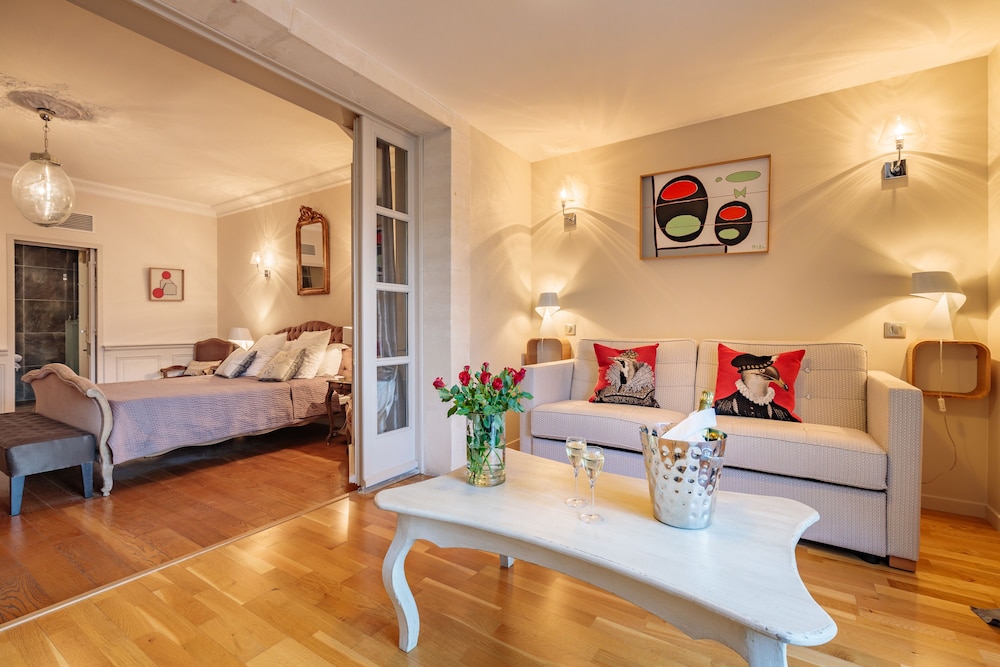 Hotel La Suite 41/75
