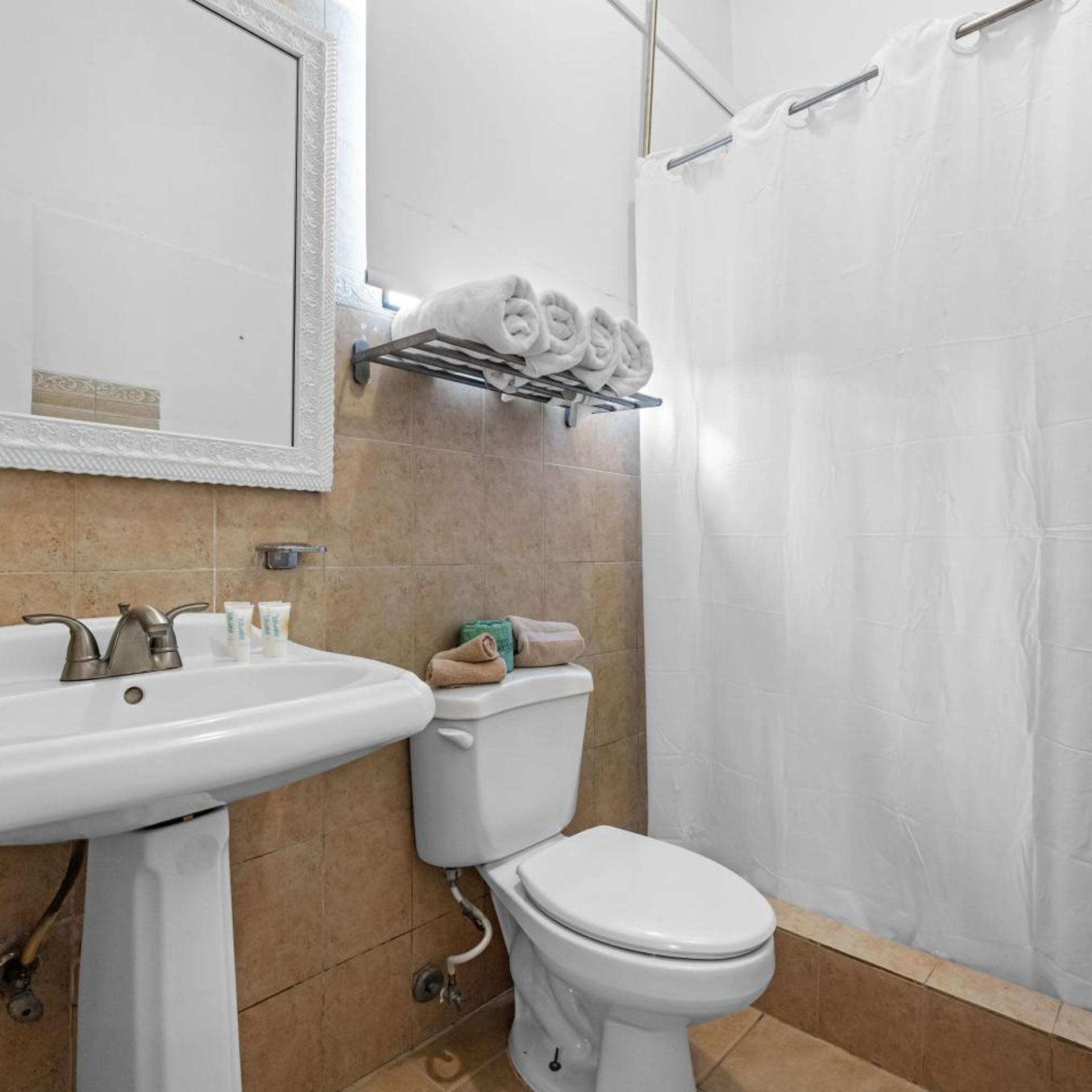 BORINQUEN BEACH INN 38/39
