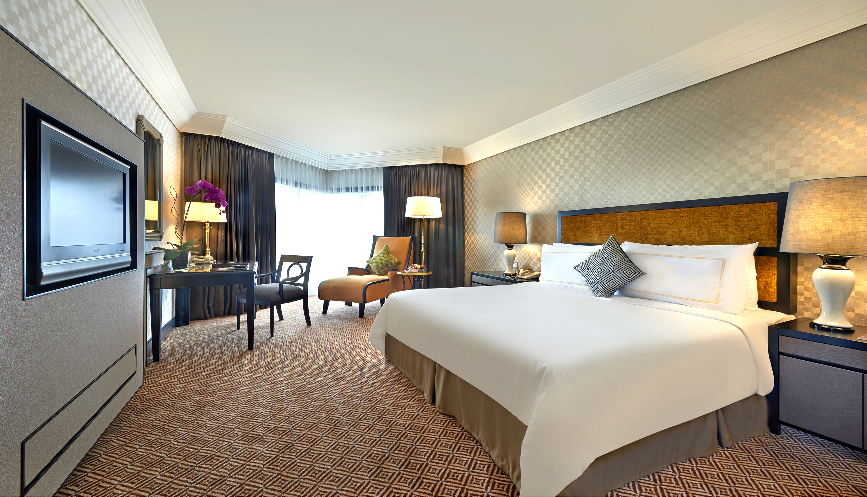 DELUXE, DOUBLE OR TWIN BED