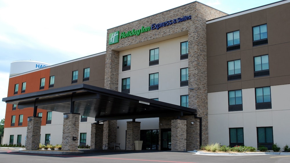 Holiday Inn Express & Suites White Hall 3/72