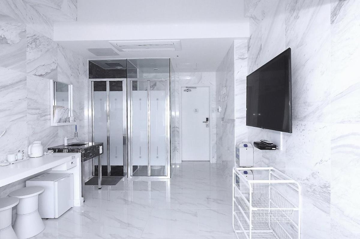 HOTEL 1 54/55