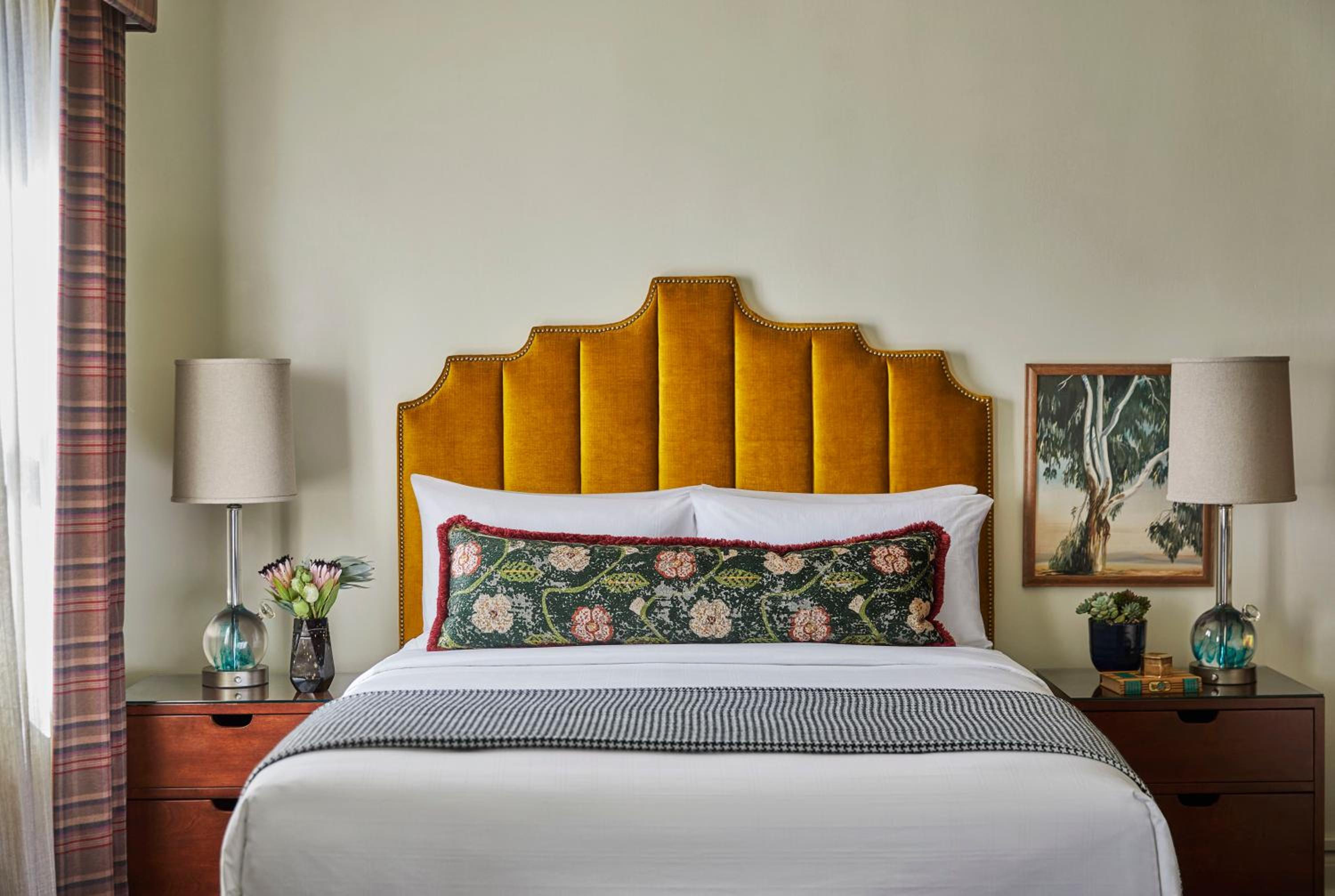 Graduate, King Bed, Top Floor، Graduate by Hilton Berkeley 3/7