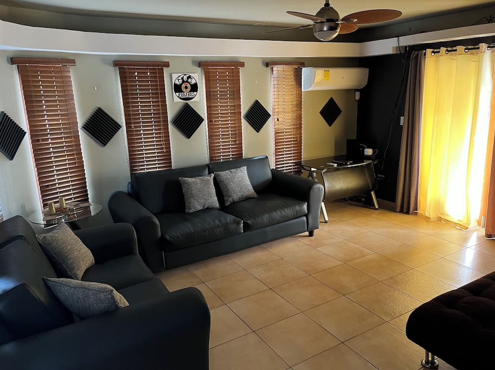 Genesis Bed &amp; Breakfast 23/50