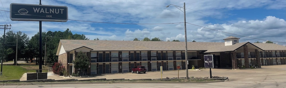 Walnut Inn Roland 3/49