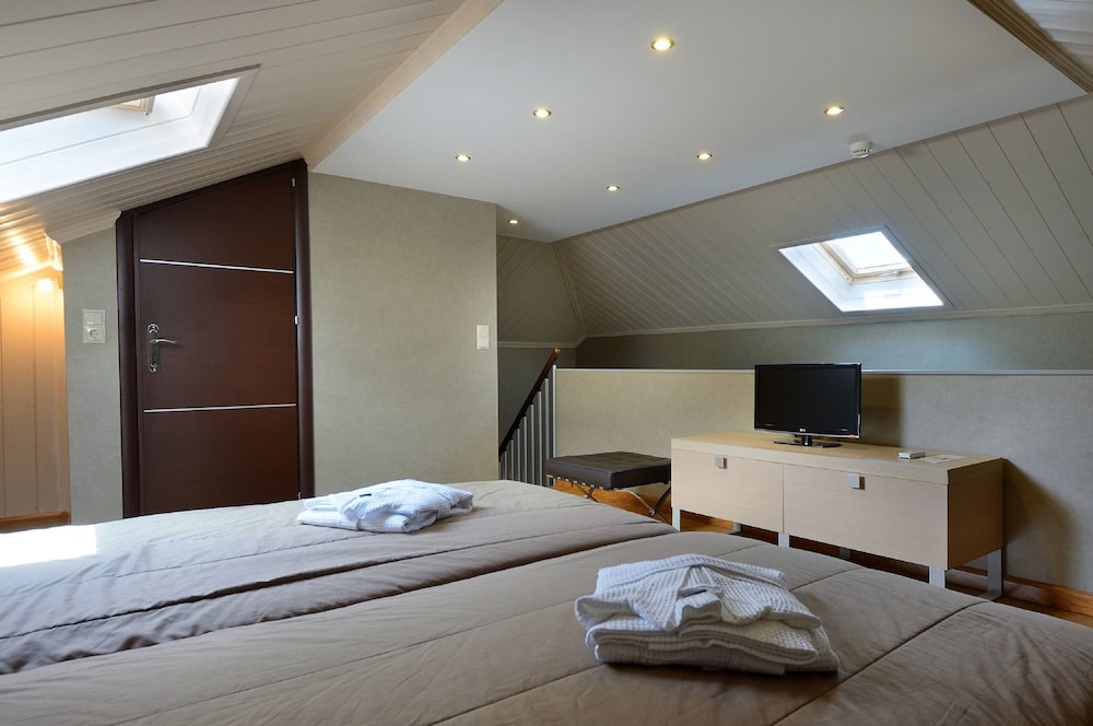 Maisonette, Superior, King and Twin Beds