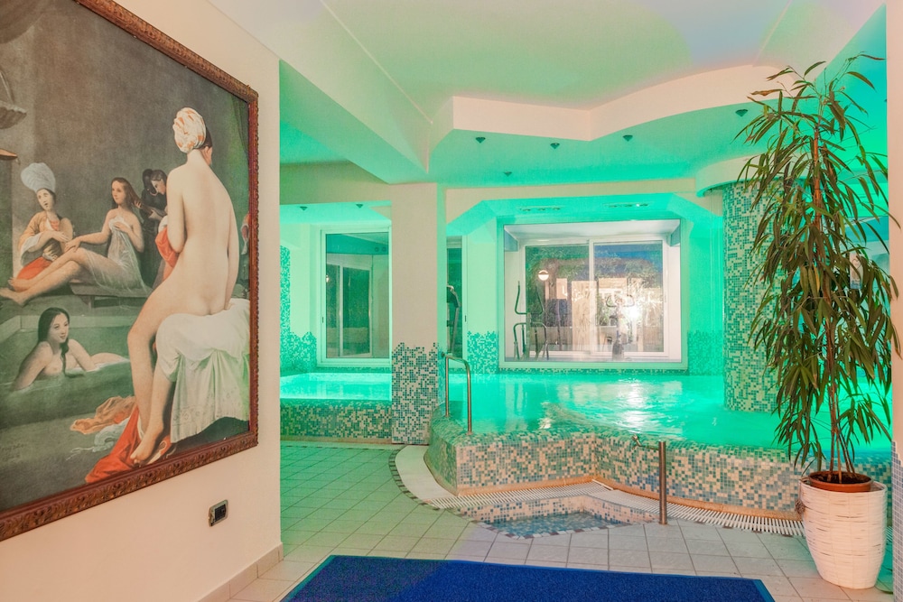 swimming pool spa