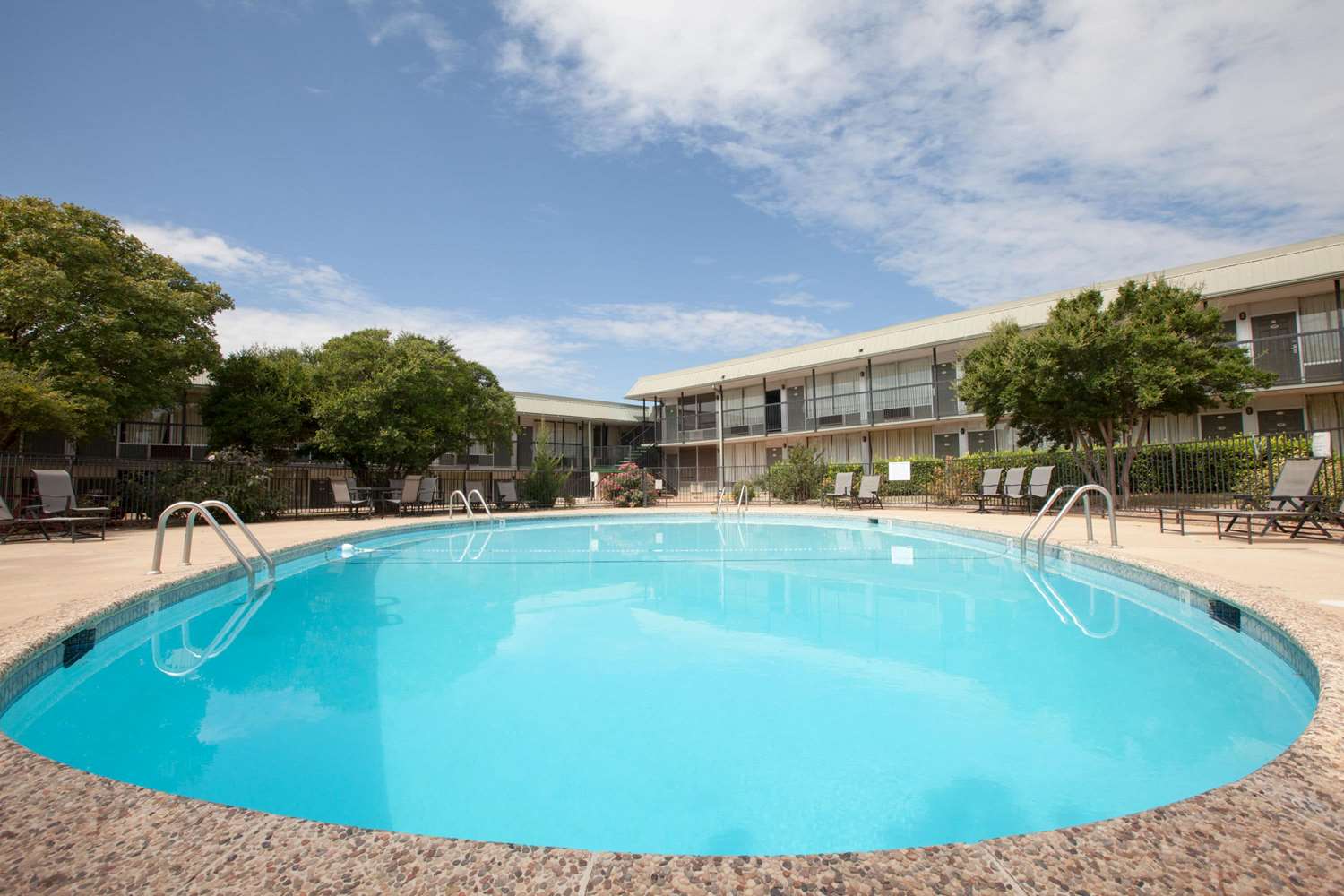 Days Inn by Wyndham Clinton 11/24