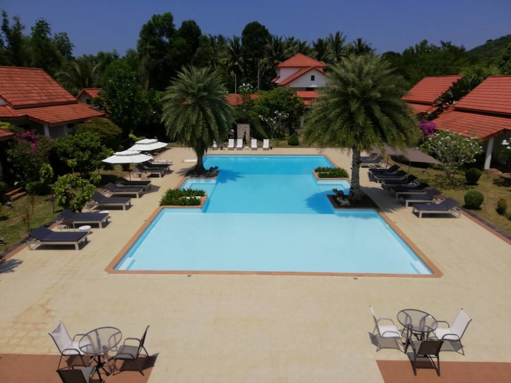 Armonia Village Resort and Spa 64/68