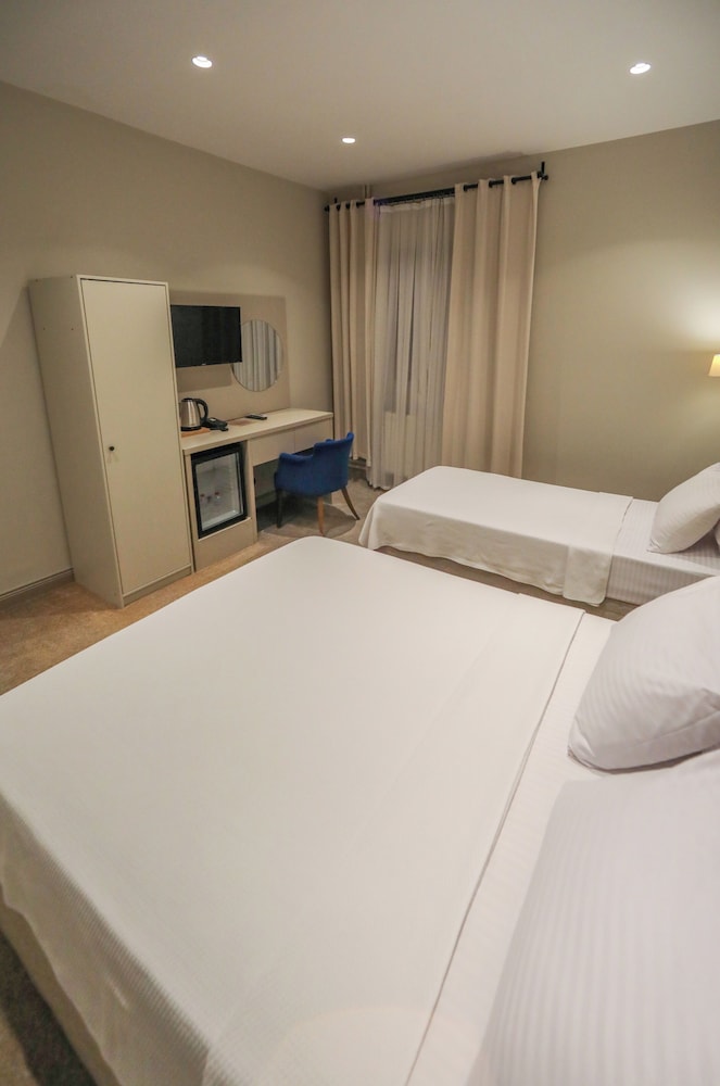 Dove Hotel 5/47