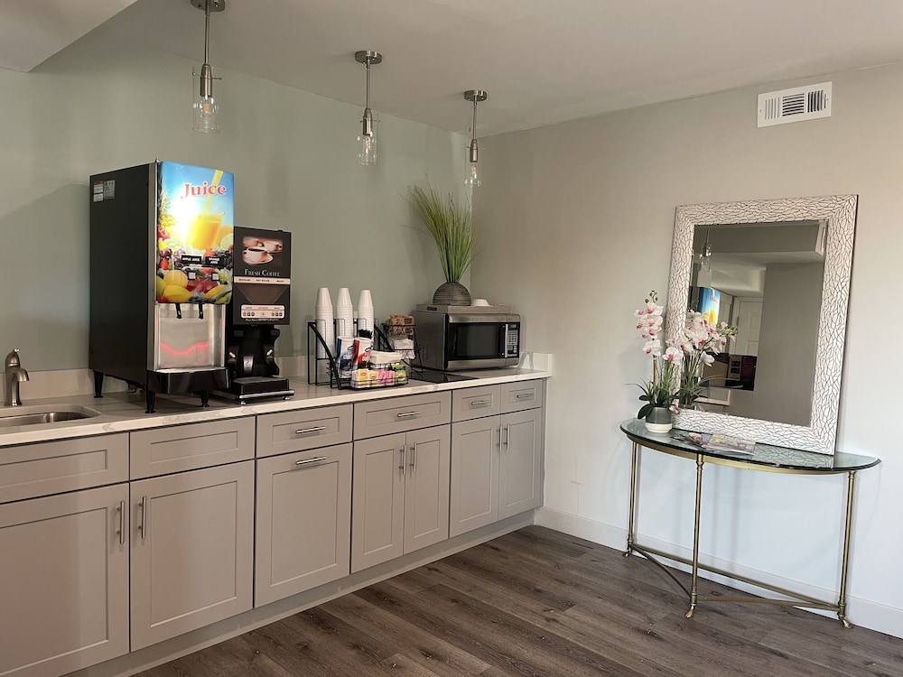Antioch Quarters Inn and Suites 7/54